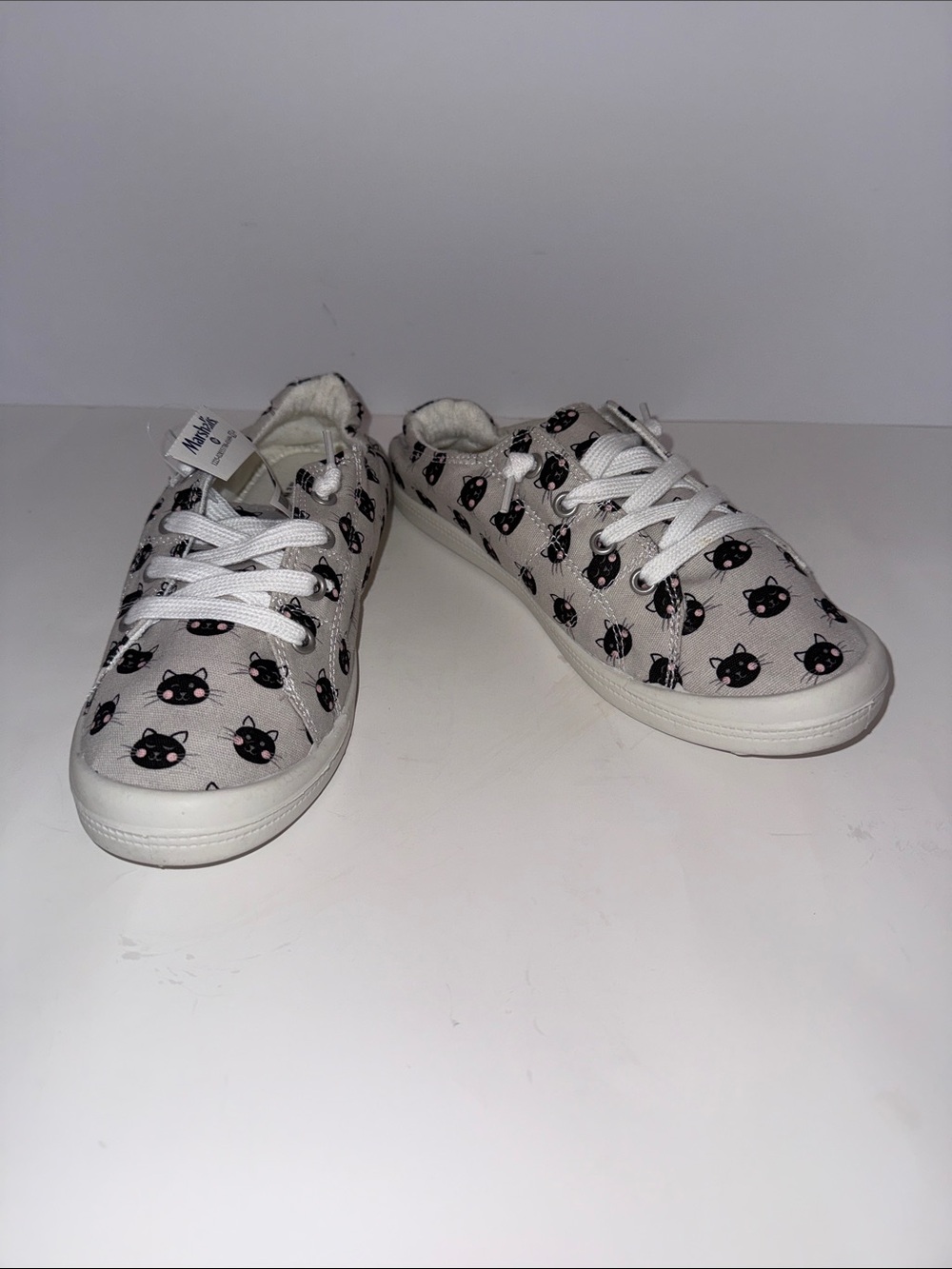 NWT ISAAC MIZRAHI CAT CANVAS SNEAKERS SIZE 7.5